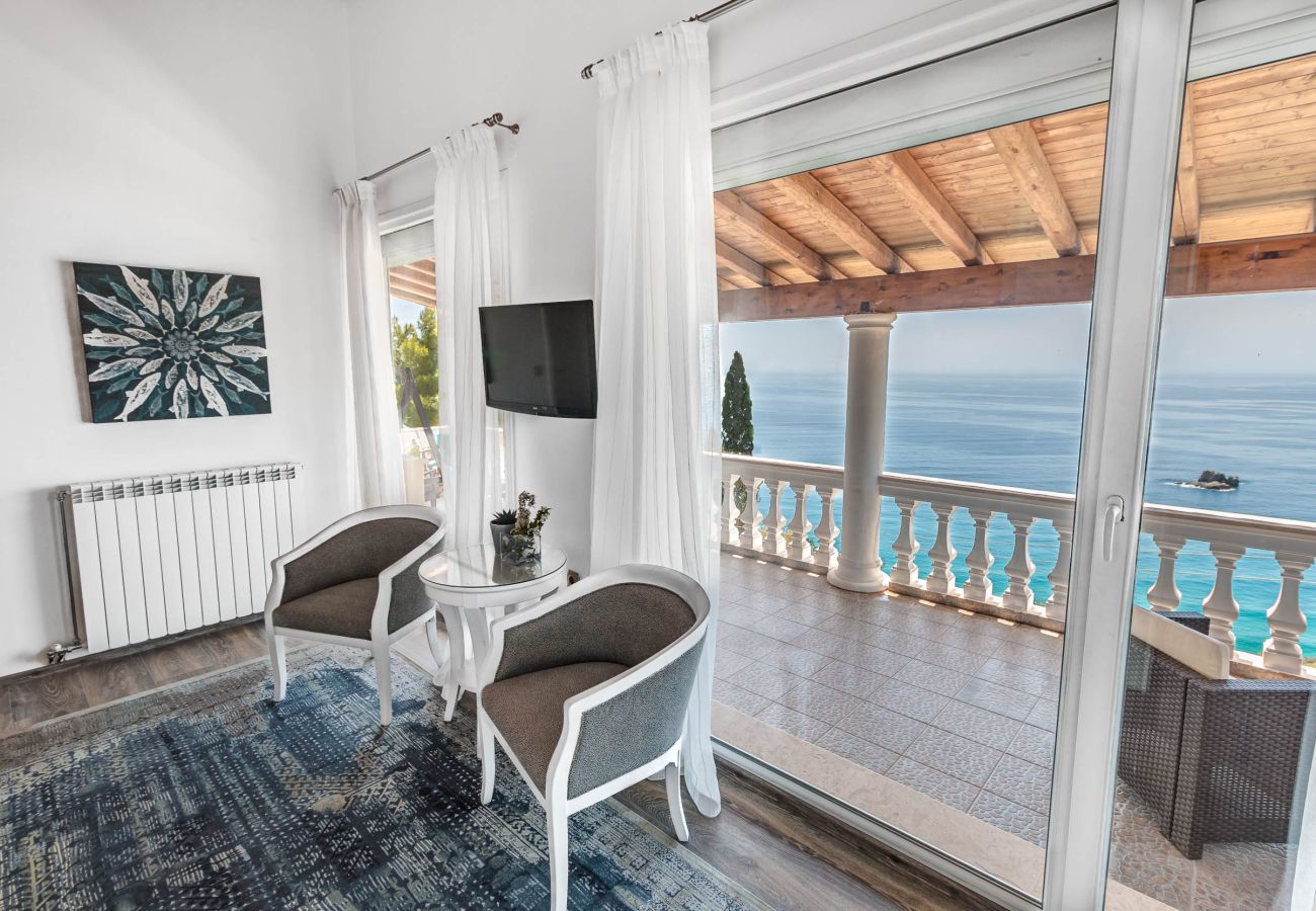 Villa in Kontogialos - Ocean View Luxury Villa Nefeli