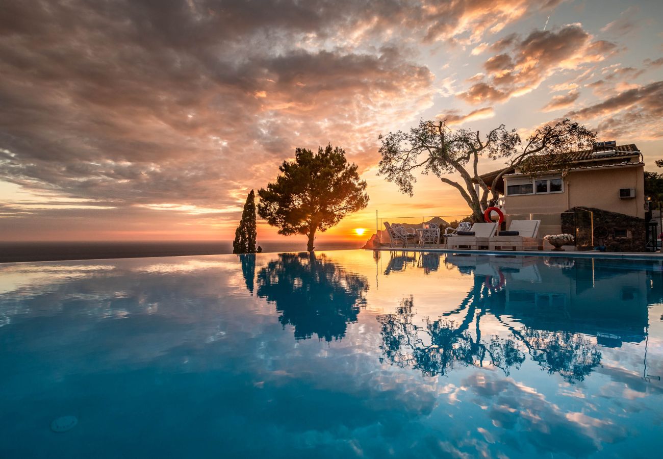 Villa in Kontogialos - Ocean View Luxury Villa Nefeli