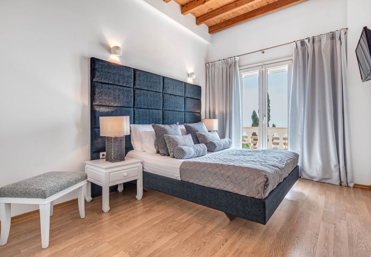 Villa in Kontogialos - Ocean View Luxury Villa Nefeli