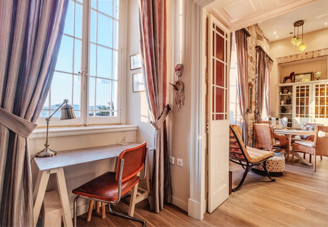 Apartment in Corfu Town - Mouragia Loft - Waterfront Old Corfu Town