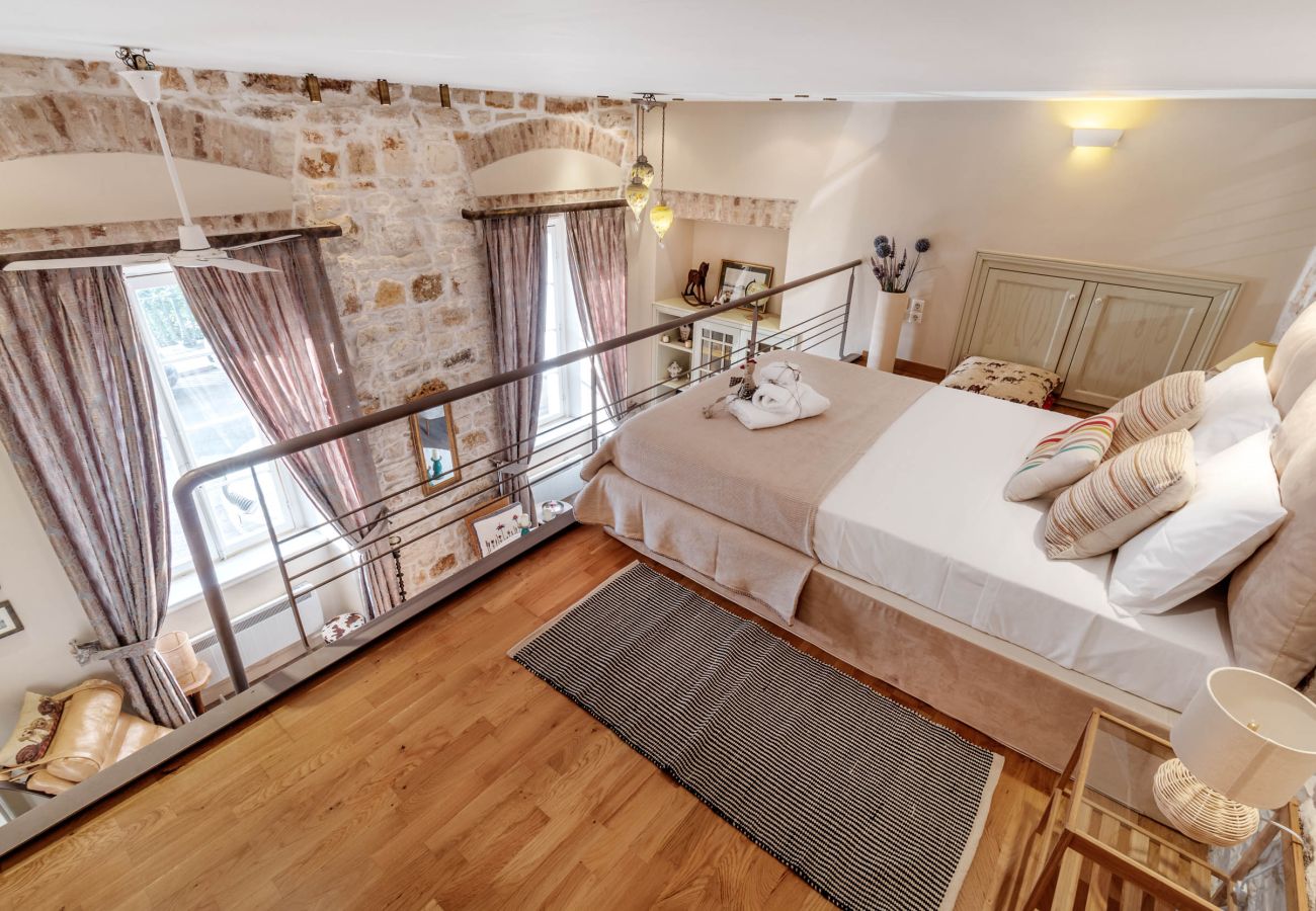 Apartment in Corfu Town - Mouragia Loft - Waterfront Old Corfu Town