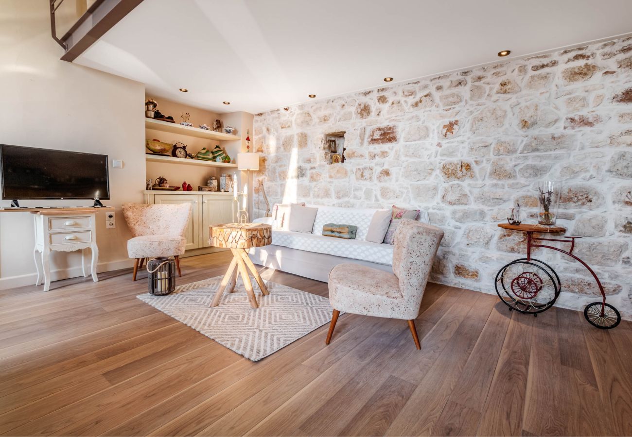 Apartment in Corfu Town - Mouragia Loft - Waterfront Old Corfu Town