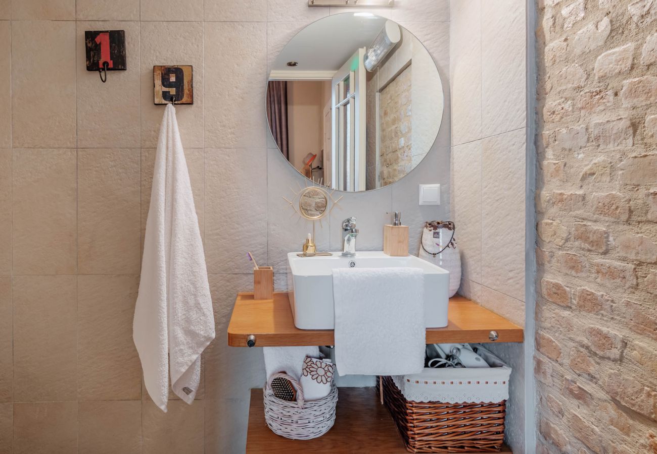 Apartment in Corfu Town - Mouragia Loft - Waterfront Old Corfu Town