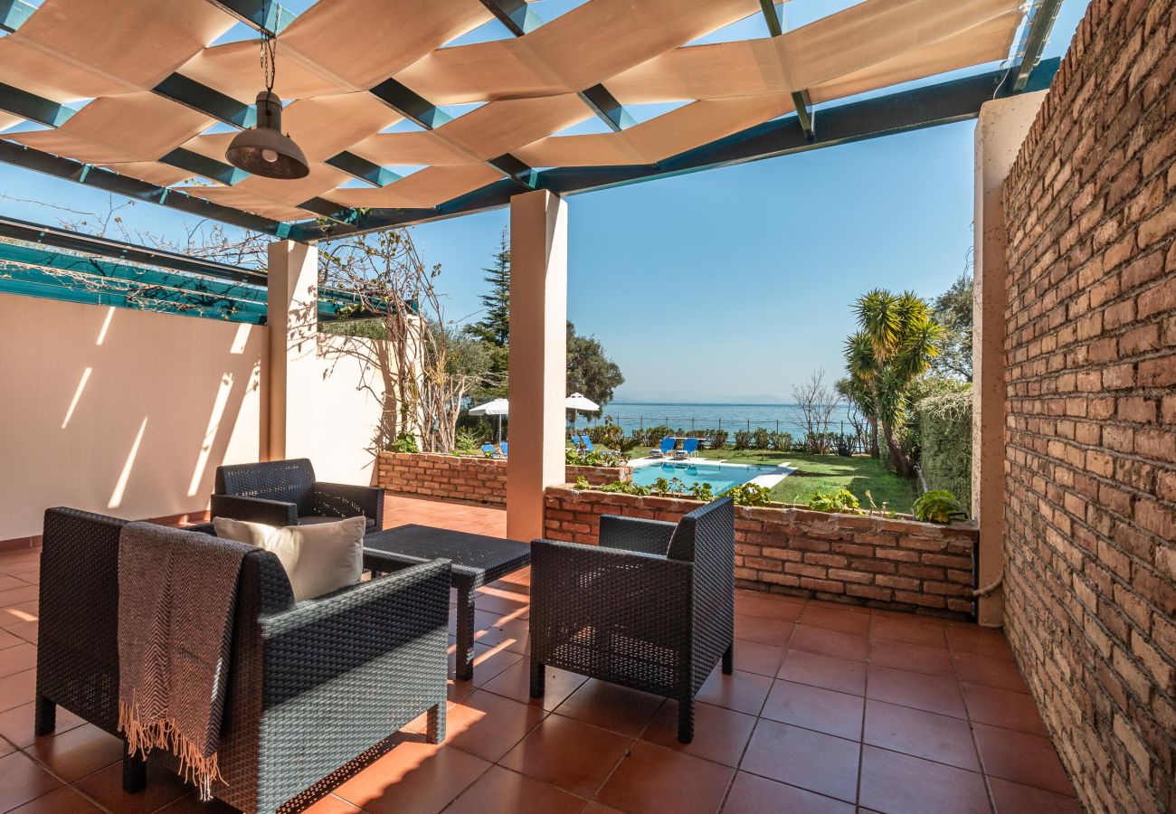 Villa in Barbati - Barbati Beachfront Pool Villa