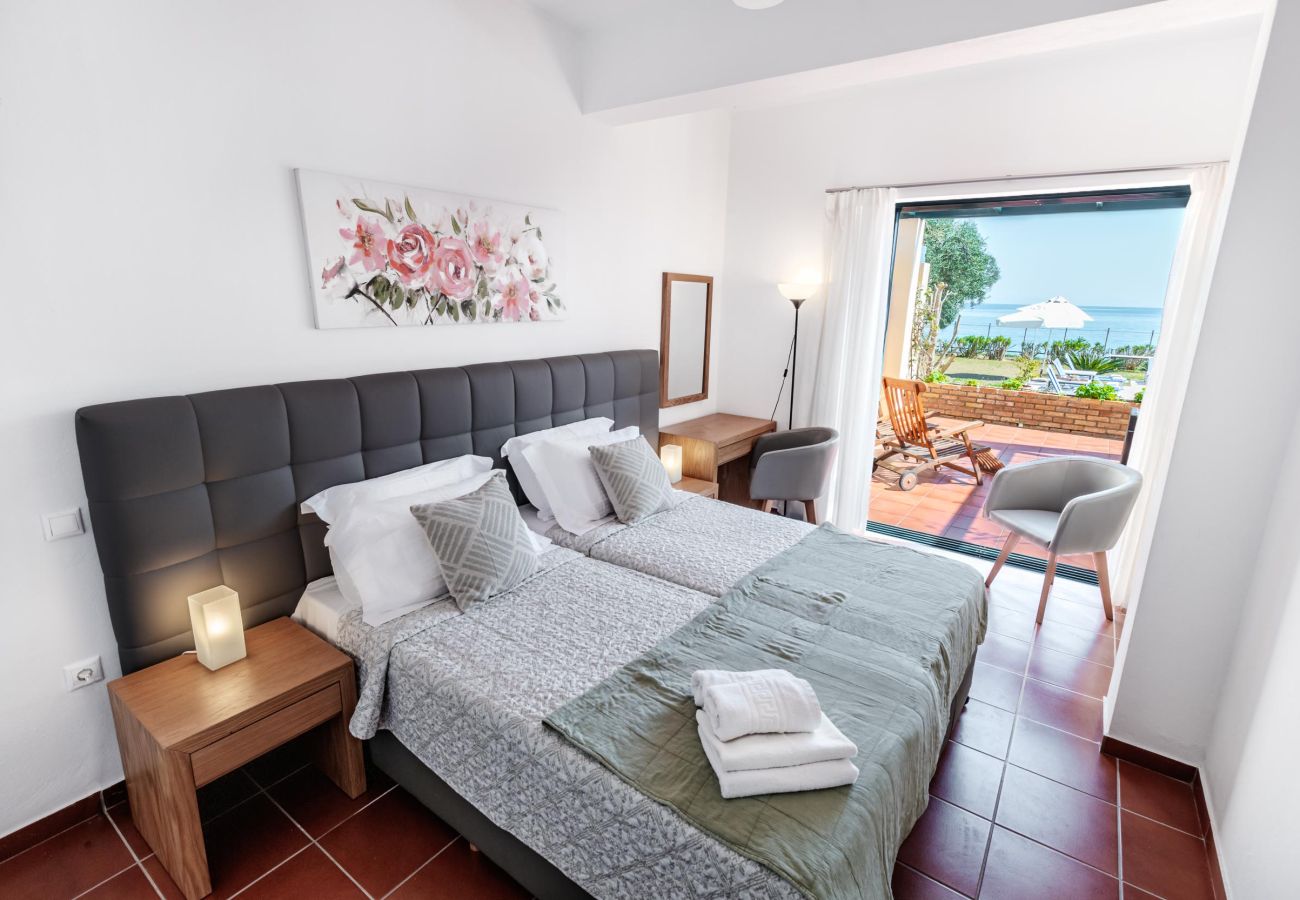 Villa in Barbati - Barbati Beachfront Pool Villa