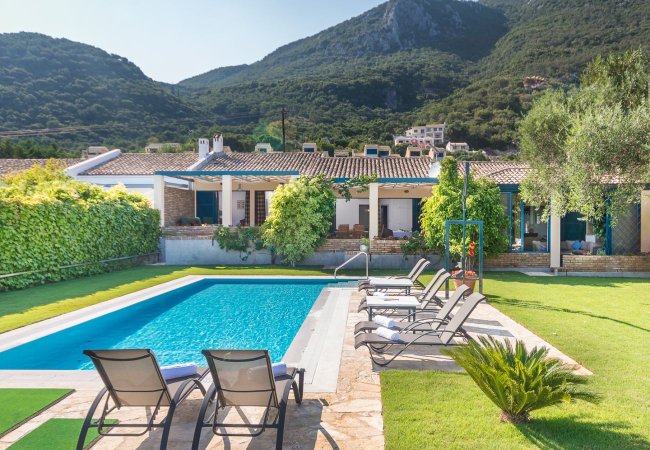 Villa in Barbati - Barbati Beachfront Pool Villa