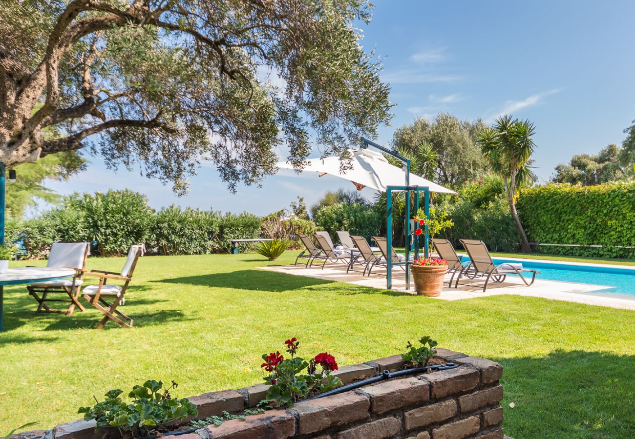 Villa in Barbati - Barbati Beachfront Pool Villa