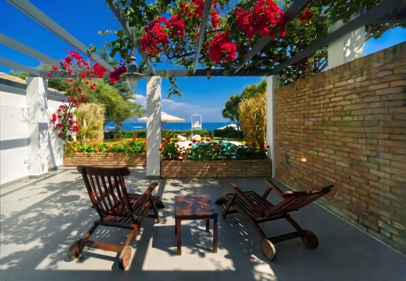 Villa in Barbati - Barbati Beachfront Pool Villa