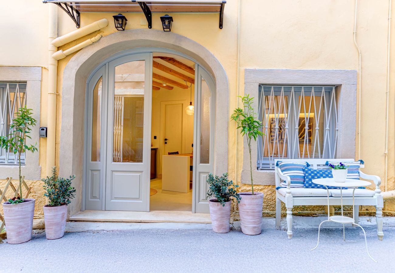Apartment in Corfu Town - Piccolo Mouragia - old Corfu Town