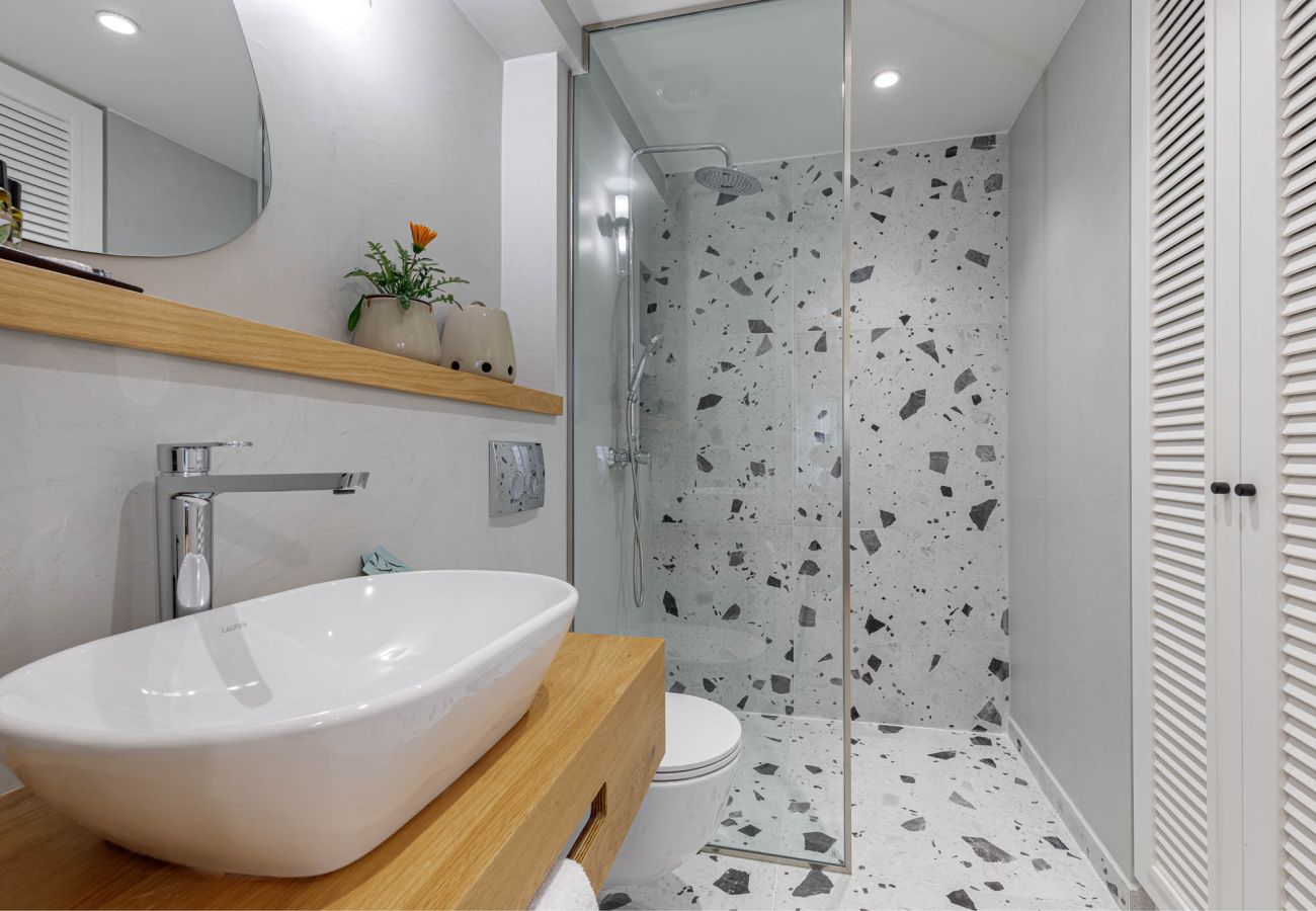 Apartment in Corfu Town - Piccolo Mouragia - old Corfu Town